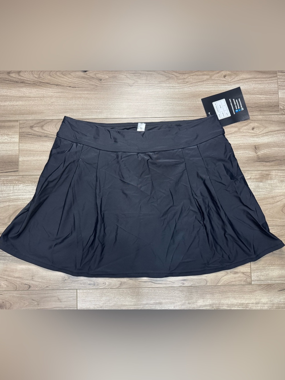 Mazu Swim Pleated Swim Skirt
Black Size L NEW